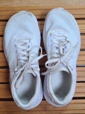 Topo Athletic Atmos Size 10 Womens White